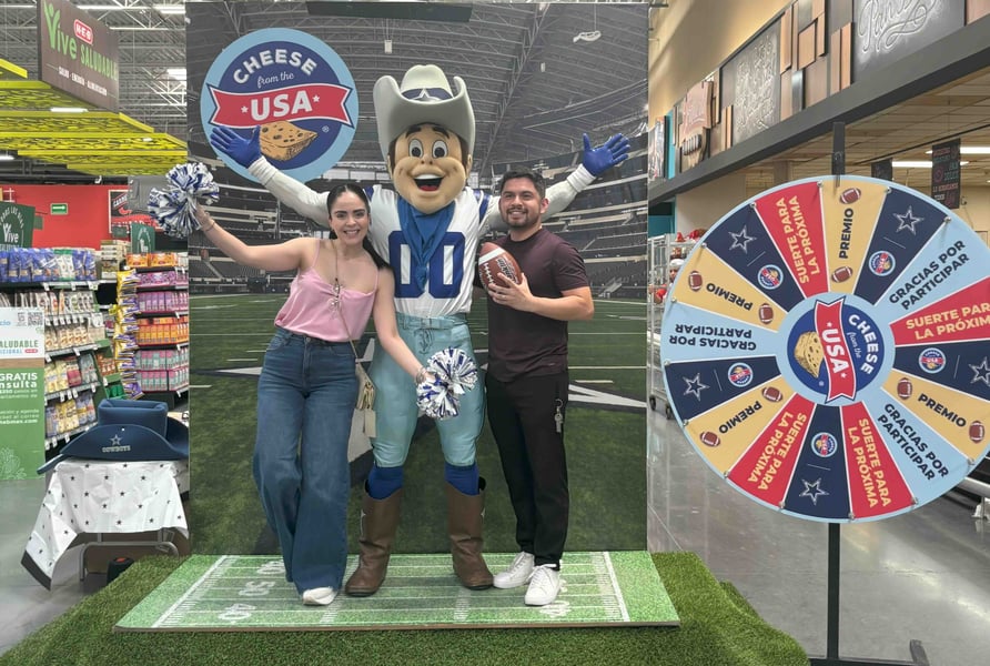 HEB Rowdy and fans