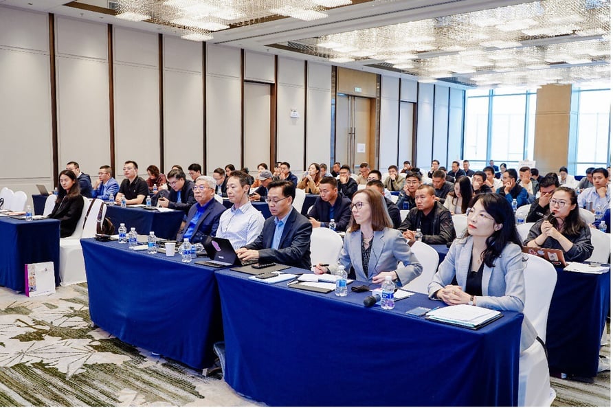 China feed seminar audience